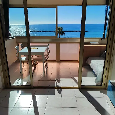 Grand Bord De Mer- Acces Direct Aux Plages Apartamento *